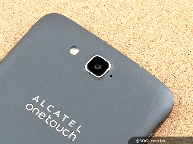 阿爾卡特6吋巨屏手機OneTouch Hero 多樣配件不同體驗