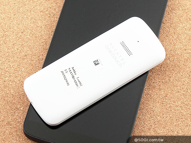 阿爾卡特6吋巨屏手機OneTouch Hero 多樣配件不同體驗