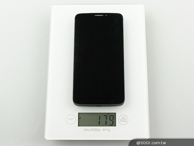 阿爾卡特6吋巨屏手機OneTouch Hero 多樣配件不同體驗