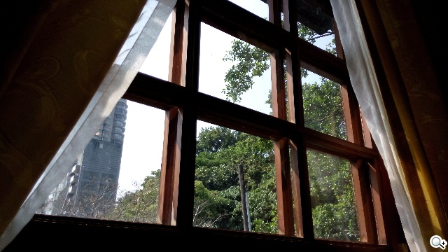 阿爾卡特6吋巨屏手機OneTouch Hero 多樣配件不同體驗