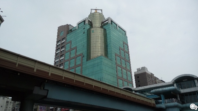 阿爾卡特6吋巨屏手機OneTouch Hero 多樣配件不同體驗