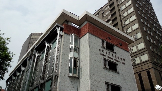 阿爾卡特6吋巨屏手機OneTouch Hero 多樣配件不同體驗