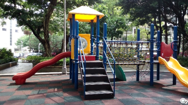 阿爾卡特6吋巨屏手機OneTouch Hero 多樣配件不同體驗