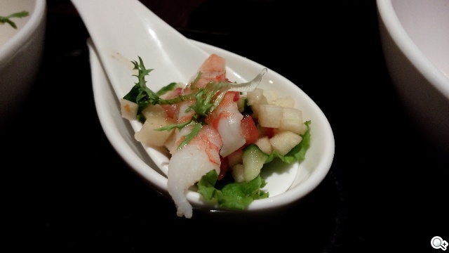 阿爾卡特6吋巨屏手機OneTouch Hero 多樣配件不同體驗