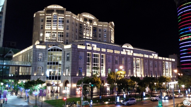 阿爾卡特6吋巨屏手機OneTouch Hero 多樣配件不同體驗