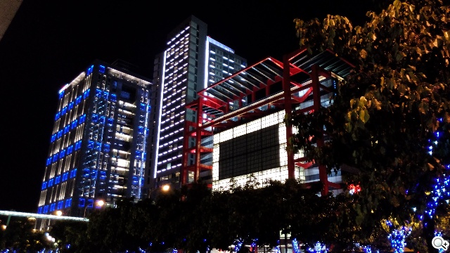 阿爾卡特6吋巨屏手機OneTouch Hero 多樣配件不同體驗