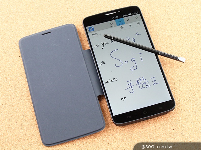 阿爾卡特6吋巨屏手機OneTouch Hero 多樣配件不同體驗