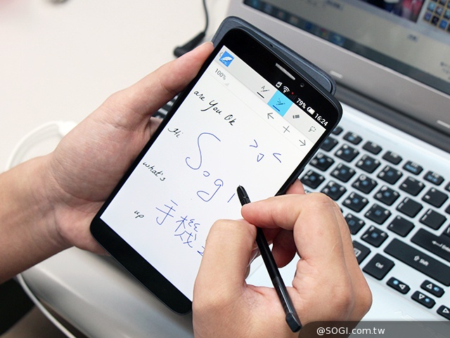 阿爾卡特6吋巨屏手機OneTouch Hero 多樣配件不同體驗