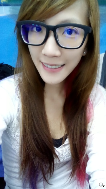 阿爾卡特6吋巨屏手機OneTouch Hero 多樣配件不同體驗