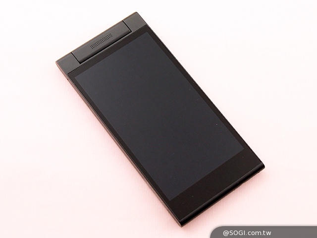 13MP旋轉鏡頭八核雙卡手機G-PLUS E7 mini詳測