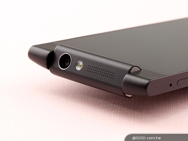 13MP旋轉鏡頭八核雙卡手機G-PLUS E7 mini詳測