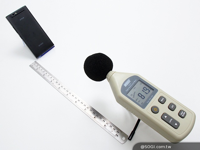 13MP旋轉鏡頭八核雙卡手機G-PLUS E7 mini詳測