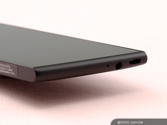 13MP旋轉鏡頭八核雙卡手機G-PLUS E7 mini詳測