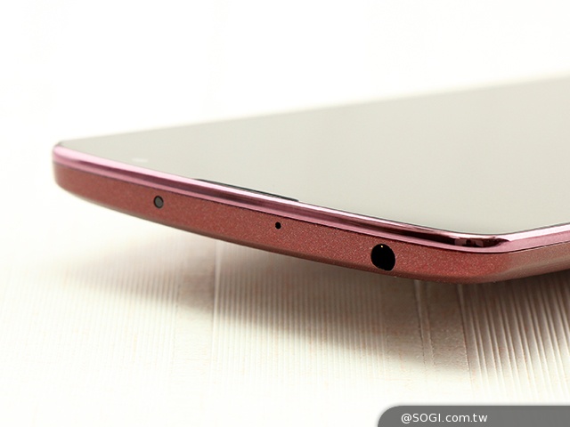 LG G Pro 2冰晶紅新色賞析 突顯低調沉穩感