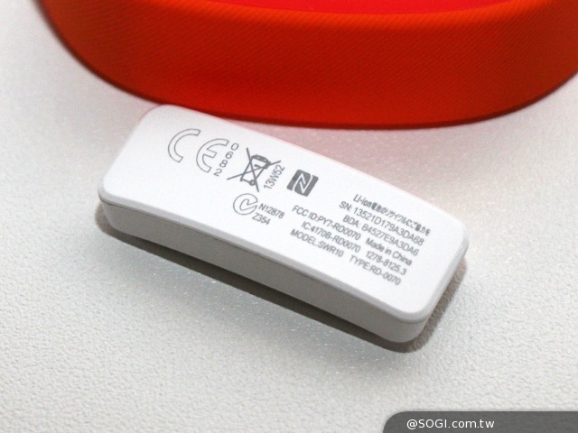 索尼SmartBand SWR10定價3990 首購送多彩腕帶