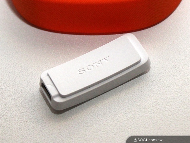 索尼SmartBand SWR10定價3990 首購送多彩腕帶