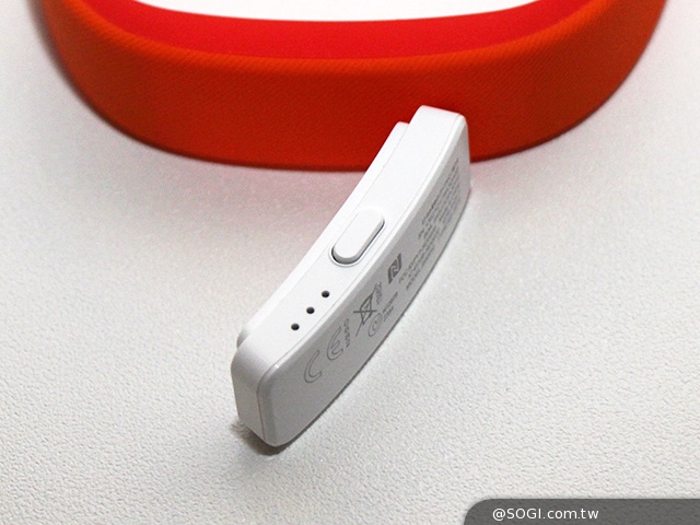 索尼SmartBand SWR10定價3990 首購送多彩腕帶