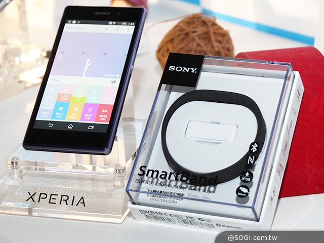 索尼SmartBand SWR10定價3990 首購送多彩腕帶