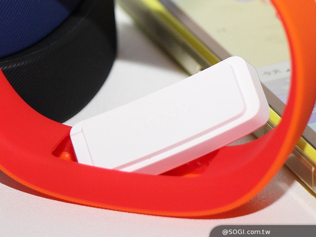 索尼SmartBand SWR10定價3990 首購送多彩腕帶