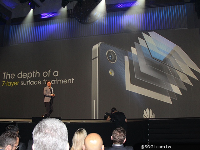 華為5吋纖薄LTE手機Ascend P7法國實機、效能體驗