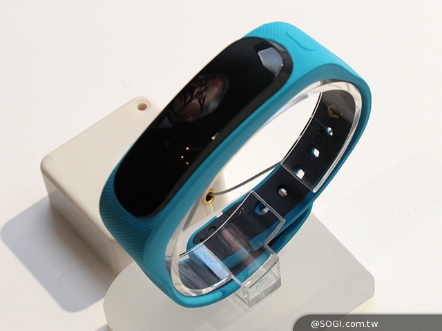 華為5吋纖薄LTE手機Ascend P7法國實機、效能體驗