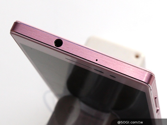 華為5吋纖薄LTE手機Ascend P7法國實機、效能體驗