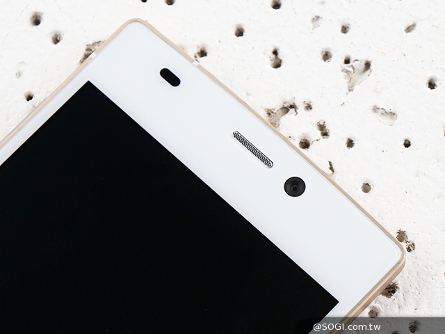 5.55吋超薄體驗 八核芭樂智慧手機bara 1