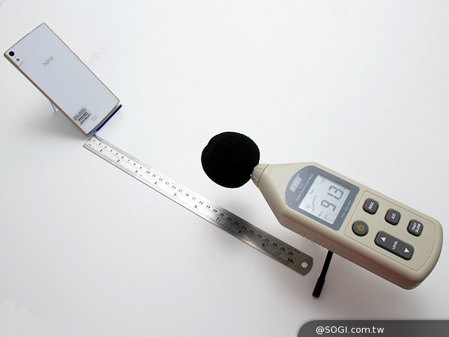 5.55吋超薄體驗 八核芭樂智慧手機bara 1