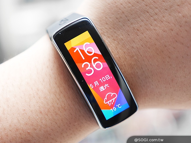 SAMSUNG Gear Fit智慧手錶 生活、運動好幫手