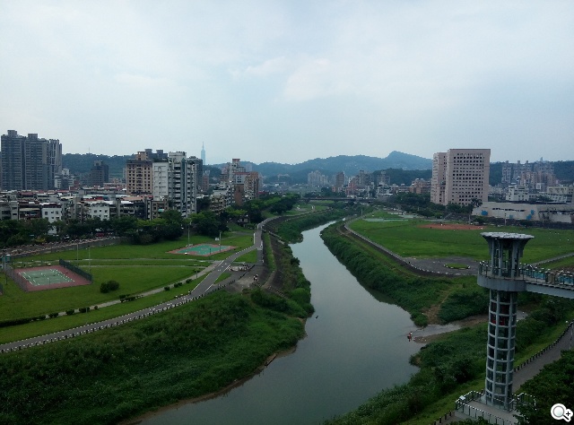 5.55吋超薄體驗 八核芭樂智慧手機bara 1