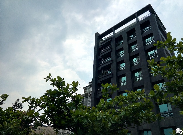 5.55吋超薄體驗 八核芭樂智慧手機bara 1