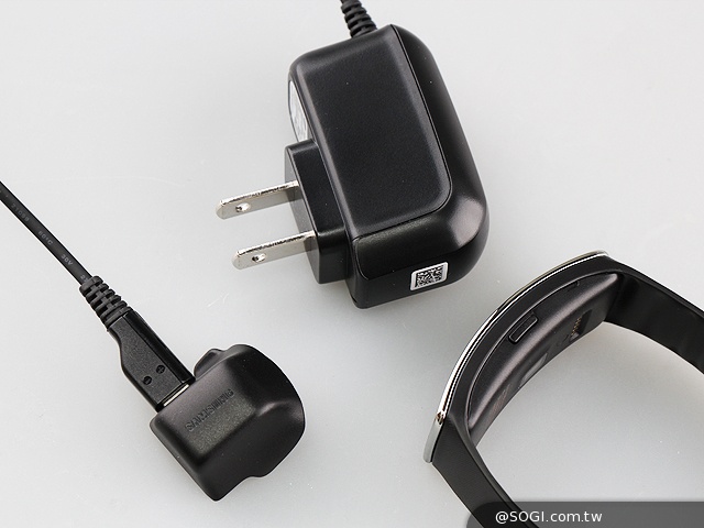 SAMSUNG Gear Fit智慧手錶 生活、運動好幫手