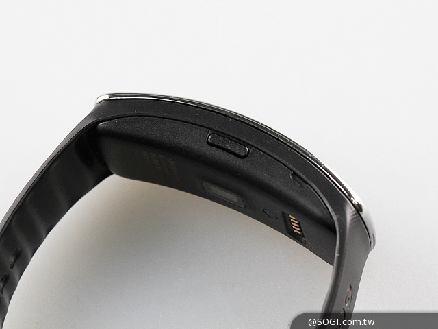 SAMSUNG Gear Fit智慧手錶 生活、運動好幫手