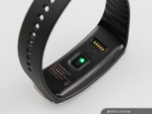 SAMSUNG Gear Fit智慧手錶 生活、運動好幫手
