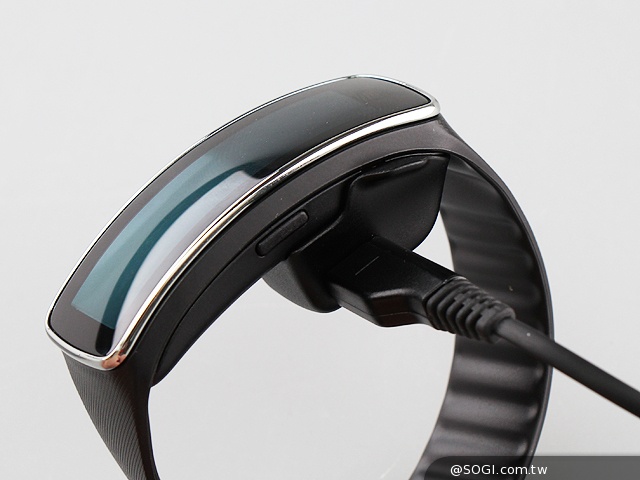 SAMSUNG Gear Fit智慧手錶 生活、運動好幫手