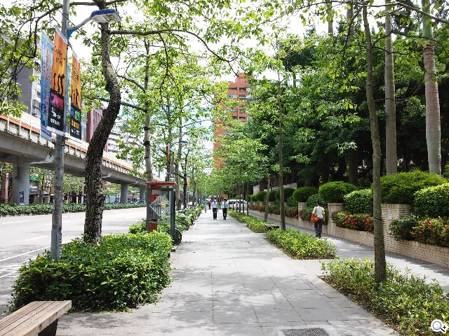 4.7吋LG G2 mini 輕巧版G2 具完善UX功能