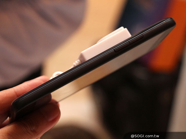 5吋HTC Desire 516/316 高通QRD大會展出