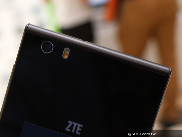 薄型5吋4G手機ZTE Star1 星星1號實機體驗