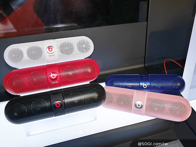 Beats Pill XL藍牙音響6月推出 限量鈦銀無線耳機動手玩 Beats Pill XL藍牙音響6月推出 限量鈦銀無線耳機動手玩