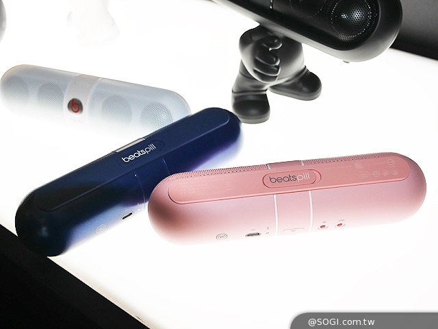 Beats Pill XL藍牙音響6月推出 限量鈦銀無線耳機動手玩 Beats Pill XL藍牙音響6月推出 限量鈦銀無線耳機動手玩