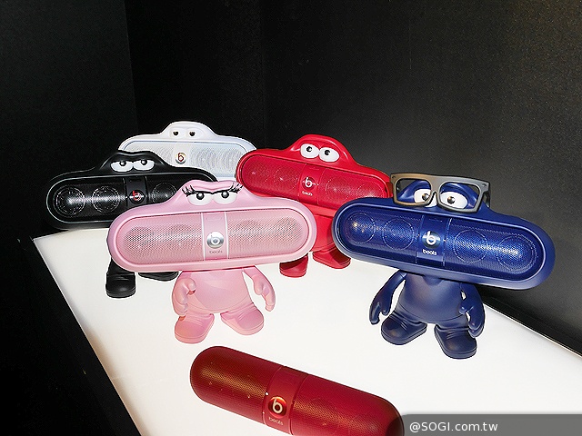 Beats Pill XL藍牙音響6月推出 限量鈦銀無線耳機動手玩 Beats Pill XL藍牙音響6月推出 限量鈦銀無線耳機動手玩