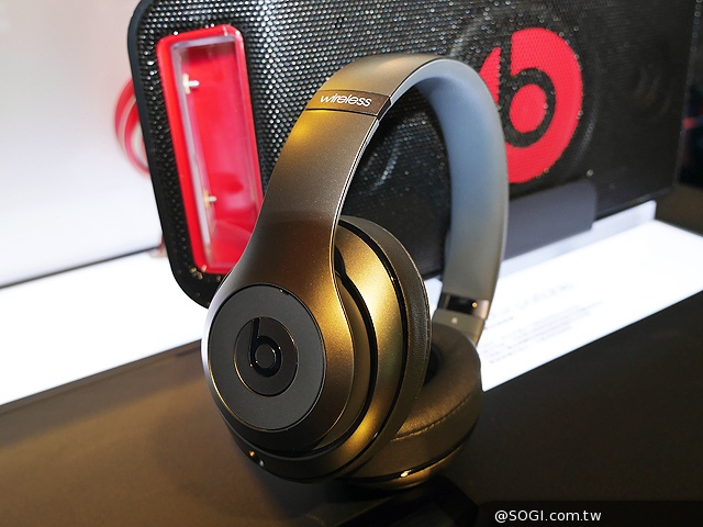 Beats Pill XL藍牙音響6月推出 限量鈦銀無線耳機動手玩 Beats Pill XL藍牙音響6月推出 限量鈦銀無線耳機動手玩
