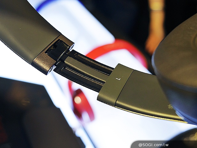 Beats Pill XL藍牙音響6月推出 限量鈦銀無線耳機動手玩 Beats Pill XL藍牙音響6月推出 限量鈦銀無線耳機動手玩