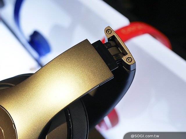 Beats Pill XL藍牙音響6月推出 限量鈦銀無線耳機動手玩 Beats Pill XL藍牙音響6月推出 限量鈦銀無線耳機動手玩