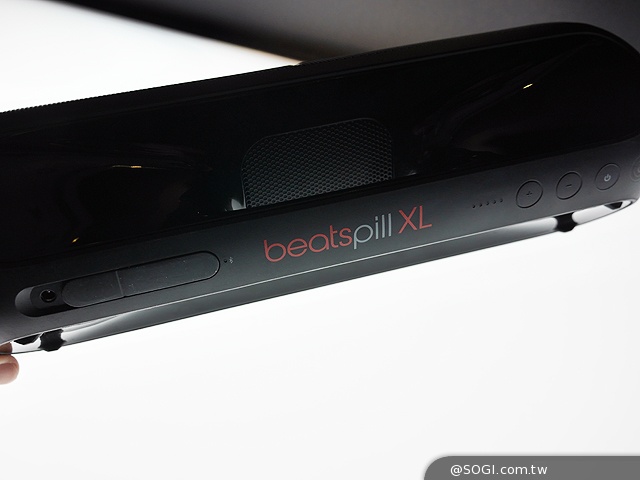 Beats Pill XL藍牙音響6月推出 限量鈦銀無線耳機動手玩 Beats Pill XL藍牙音響6月推出 限量鈦銀無線耳機動手玩