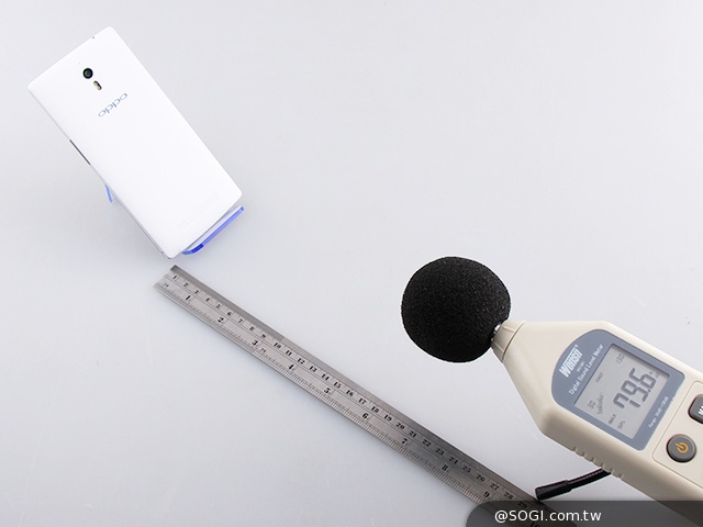 5.5吋OPPO Find 7a輕裝4G旗艦 充電超迅速