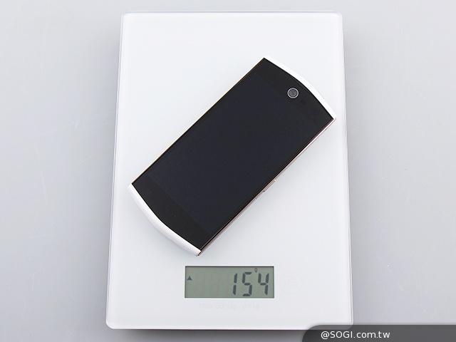 美圖手機Meitu 2雙13MP美顏相機 自拍、錄影皆動人