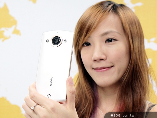 美圖手機Meitu 2雙13MP美顏相機 自拍、錄影皆動人