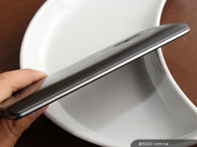 LG G3旗艦美型手機 5.5吋2K螢幕外觀、效能初體驗