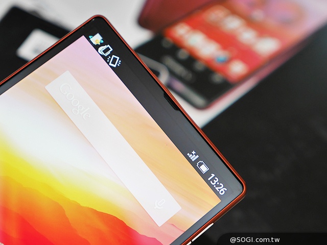 三面超窄邊！5.4吋LTE旗艦日機Sharp SH-04F